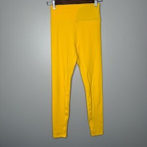 TYC Til You Collapse Dual Layer Effortless Classic Leggings XS
Bright Yellow